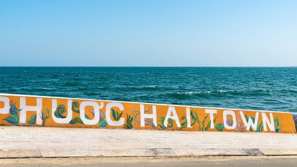 Top Điểm Du Lịch Nổi Bật Tại Phước Hải 4 Bờ Kè Bích Họa Phước Hải